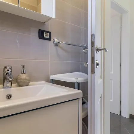 Luxury Nicol With Pool And Sea View 300m From The Пула