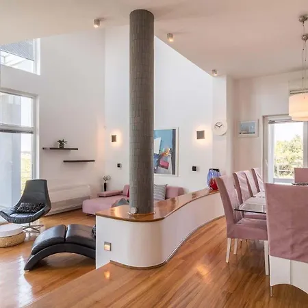 Вилла Luxury Nicol With Pool And Sea View 300m From The Пула