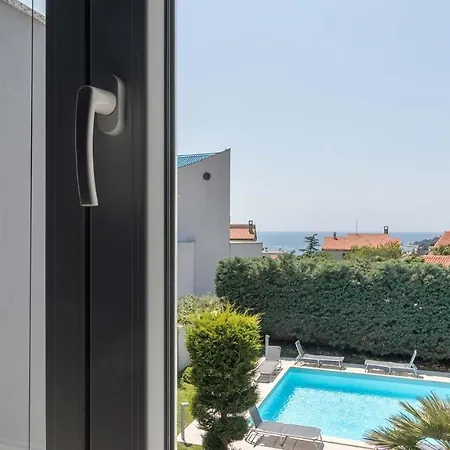Luxury Nicol With Pool And Sea View 300m From The * Пула