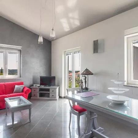 Vila Luxury Nicol With Pool And Sea View 300m From The *