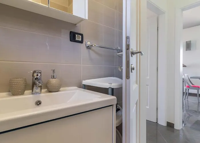 Luxury Nicol With Pool And Sea View 300m From The Pula