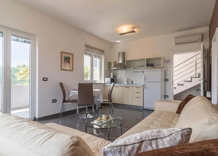 Luxury Nicol With Pool And Sea View 300m From The *