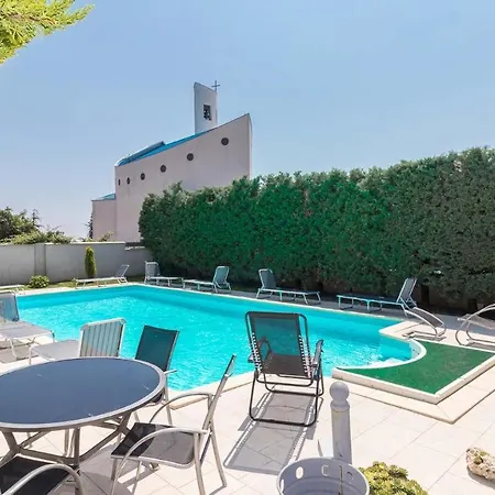 ヴィラ Luxury Nicol With Pool And Sea View 300m From The