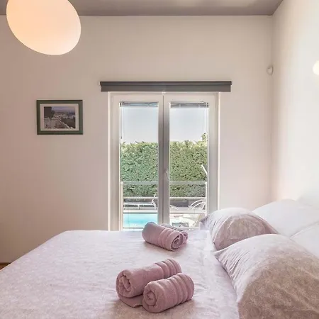 Luxury Nicol With Pool And Sea View 300m From The Pola