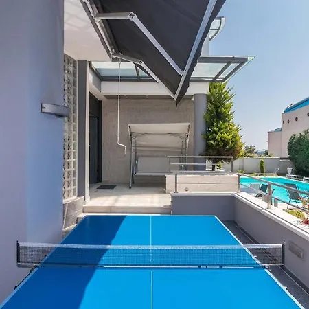 Luxury Nicol With Pool And Sea View 300m From The Villa