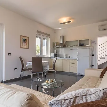 Luxury Nicol With Pool And Sea View 300m From The *