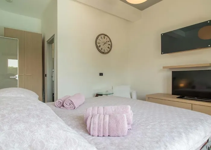 Luxury Nicol With Pool And Sea View 300m From The Villa *